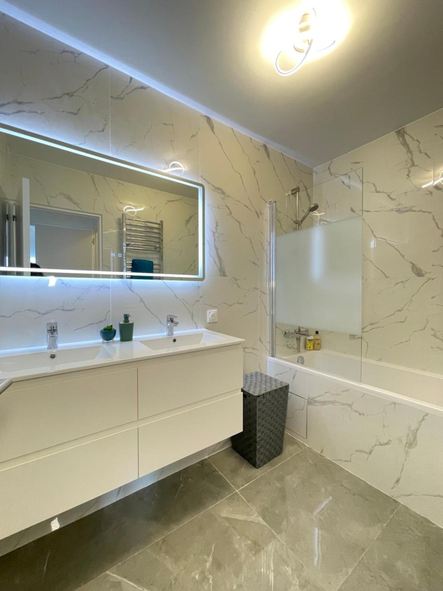 Paris Pantin Magnifique Appartement 4 Pieces De 108M2 Avec 2 Parking Interieur - Tres Cosy Pour 1 A 12 Personnes - Entierement Refait A Neuf Entire Apartment Luxurious And Warm - Pantin Paris 19 Eme Free Wifi Gratuit Dış mekan fotoğraf