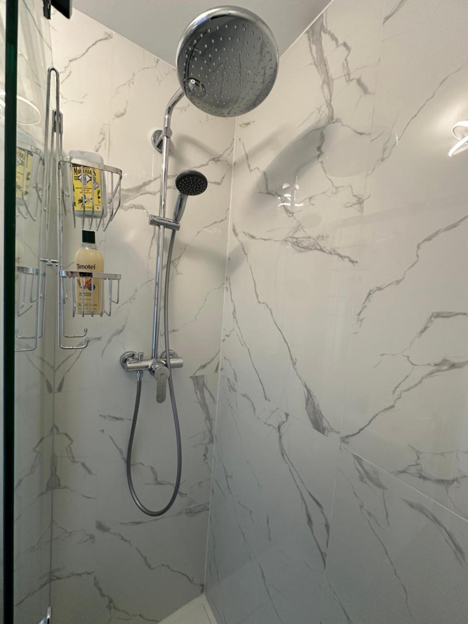 Paris Pantin Magnifique Appartement 4 Pieces De 108M2 Avec 2 Parking Interieur - Tres Cosy Pour 1 A 12 Personnes - Entierement Refait A Neuf Entire Apartment Luxurious And Warm - Pantin Paris 19 Eme Free Wifi Gratuit Dış mekan fotoğraf