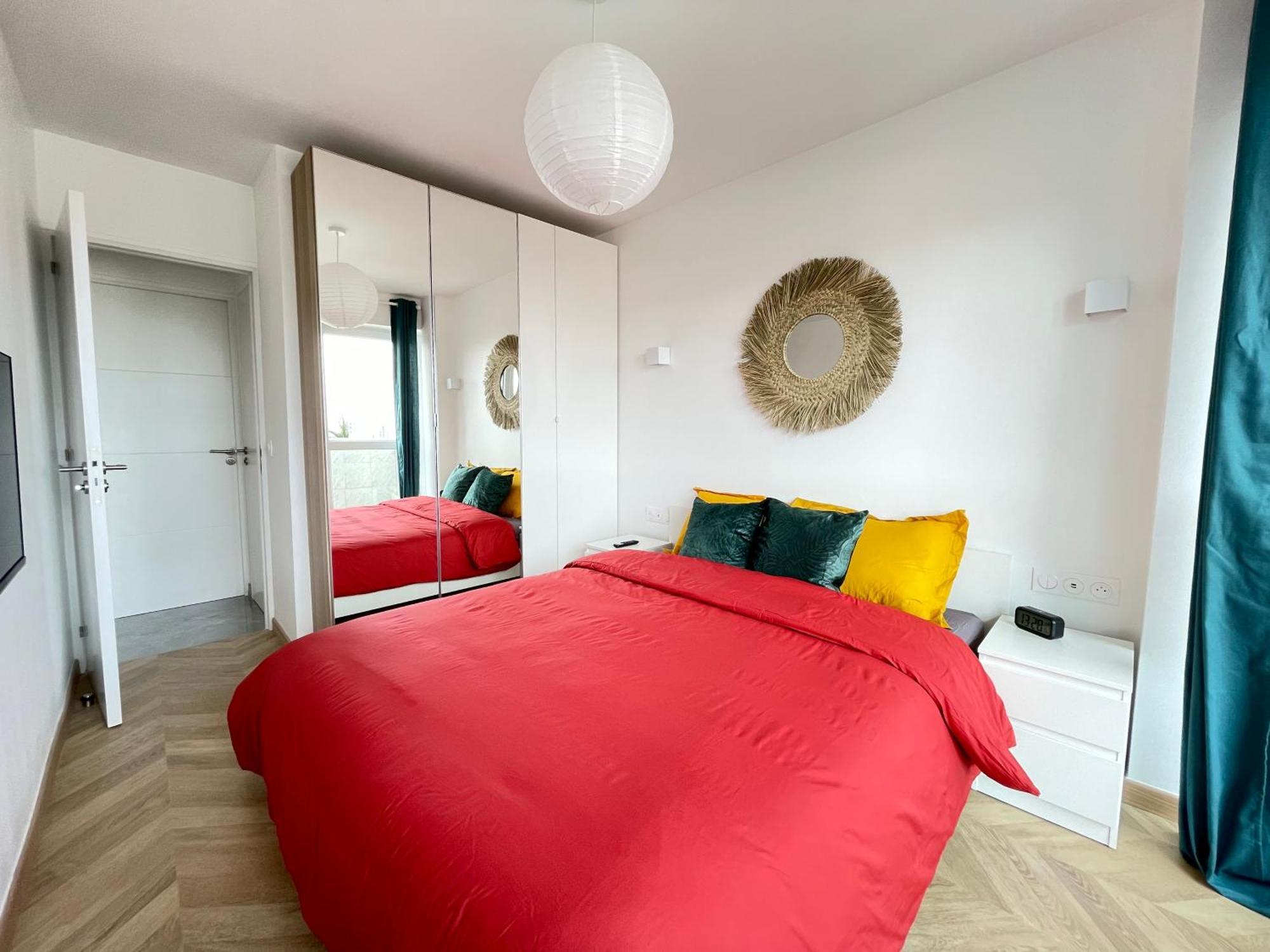 Paris Pantin Magnifique Appartement 4 Pieces De 108M2 Avec 2 Parking Interieur - Tres Cosy Pour 1 A 12 Personnes - Entierement Refait A Neuf Entire Apartment Luxurious And Warm - Pantin Paris 19 Eme Free Wifi Gratuit Dış mekan fotoğraf
